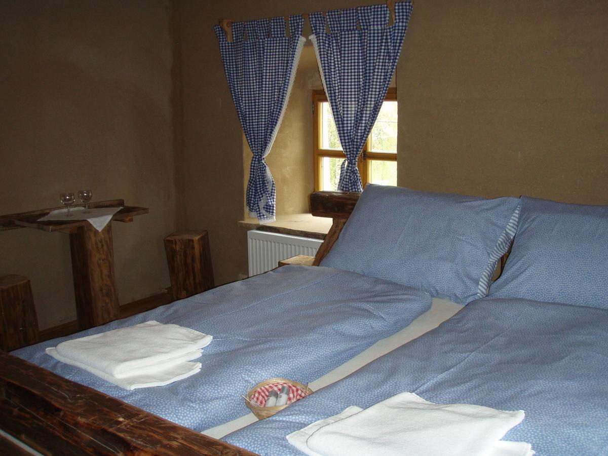 Krcma Hotel U Cisarske Cesty Branisovice  Room photo